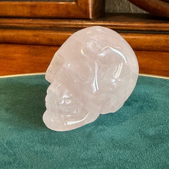 Rose Quartz skull. - Picture 3 of 7